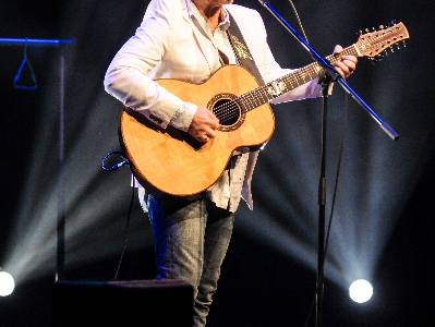 colin-hay-finding-my-dance-tour-2013-4